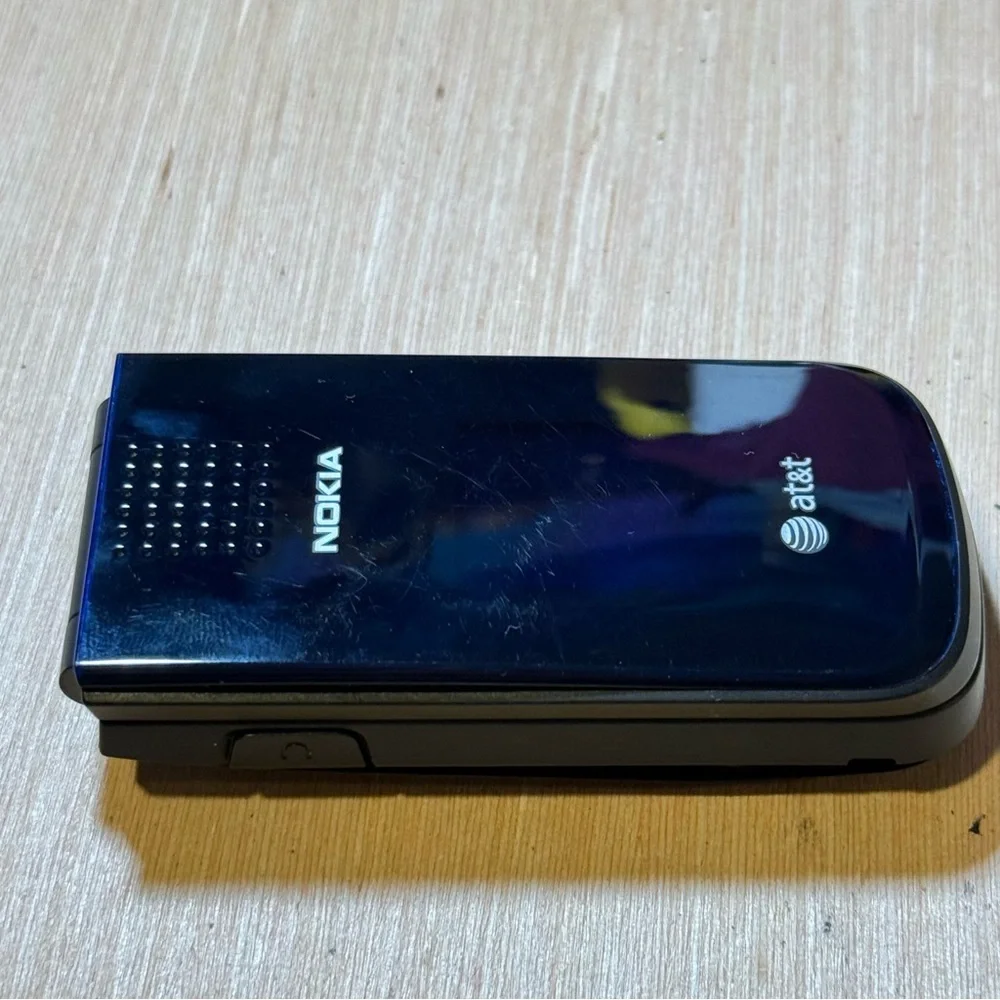 NOKIA Cell Flip Phone Model:2720A-2B No Charge “UNTESTED”w/Case Buy As Is Read!